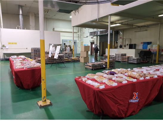 미군기지 빵 공장에서 빵 굽는 내음에 美치다